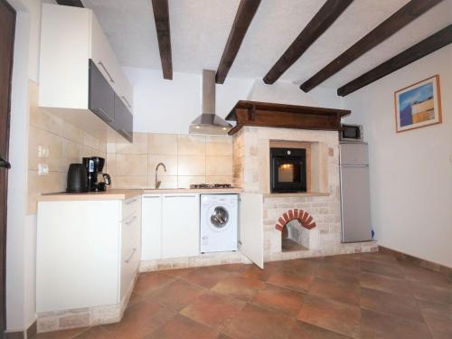 Apartments with parking space Pula - 27712