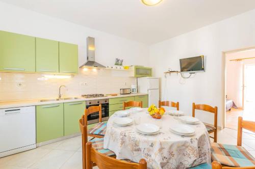 Apartments with parking space Medulin - 27724