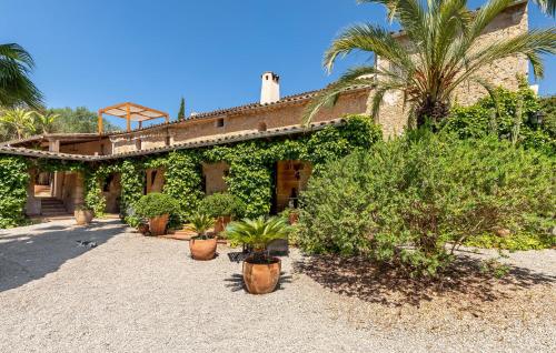 a house with plants in front of it at Estrella - Son Jorbo in Porreres