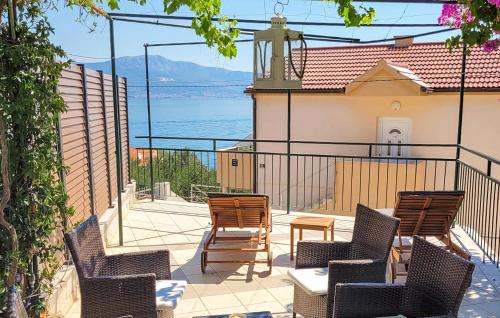 4 Bedroom Cozy Home In Slatine
