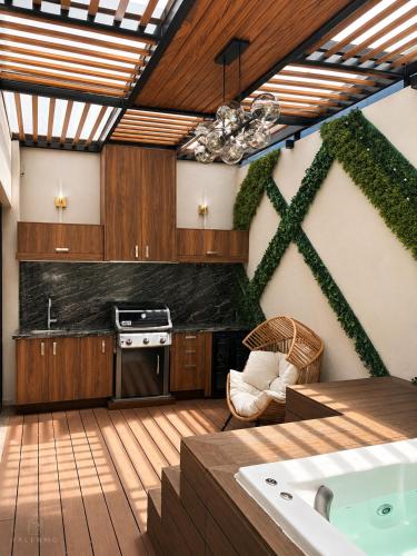 a kitchen with wooden cabinets and a table in a room at Casa Palermo con Jacuzzi in Los Mochis