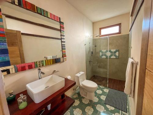 a bathroom with a sink and a toilet and a shower at Domus Santa Barbara Apartments with Pool in Santo Domingo