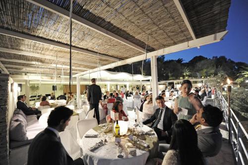 King Saron Hotel Resortにあるレストランまたは飲食店