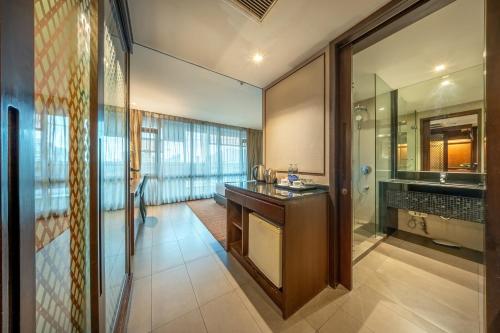 Dapur atau dapur kecil di M2 de Bangkok Hotel