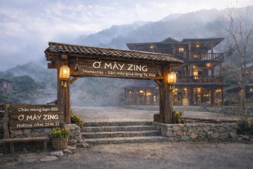 a may king sign in front of a house at Ơ MÂY ZING Homestay in Bắc Yên