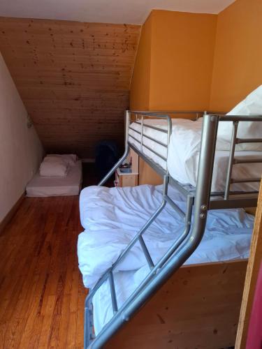 a bunk bed room with two bunk beds in it at OAK Familly in Saint-Racho