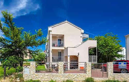 2 Bedroom Beautiful Apartment In Medulin