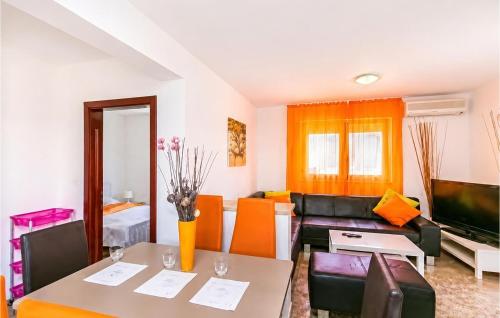 2 Bedroom Beautiful Apartment In Medulin