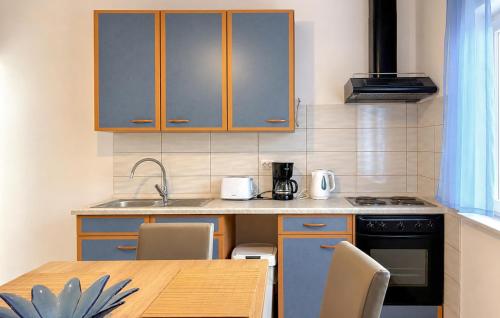 3 Bedroom Beautiful Apartment In Vodice