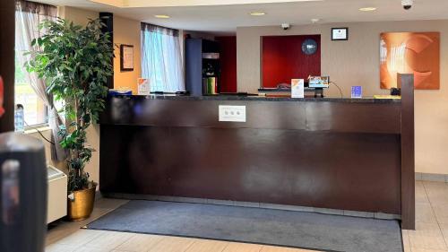 a view of a reception desk in a hotel lobby at Comfort Inn Saskatoon Centre in Saskatoon
