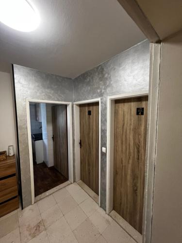 a hallway with three doors in a room at Apartmani Nika in Neum