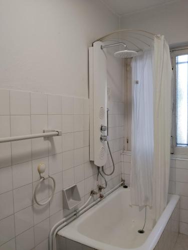 a white bathroom with a tub and a shower at O Recuncho da Xunqueira in Viveiro