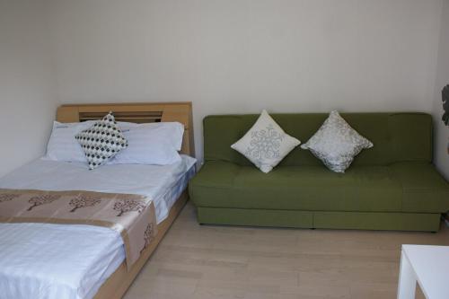 Shinjuku # 303 5 minutes from Okubo station Free WIFI