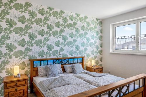 a bedroom with a bed with a floral wallpaper at Ferienwohnung "Beim Tannenbaum" in Reichensachsen