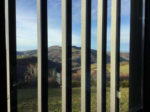 a window with a view of a mountain view at Linar Do Rei in Linares