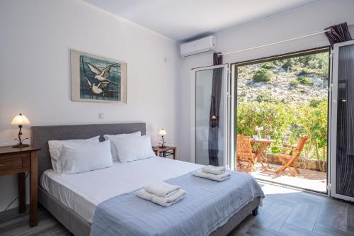 a bedroom with a bed with two towels on it at Villa Verde with Outdoor Jacuzzi in Divarata