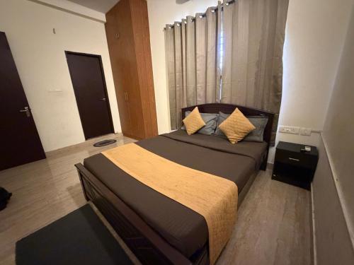 a bedroom with a large bed in a room at Villa Ecotiva Mahabalipuram in Chennai