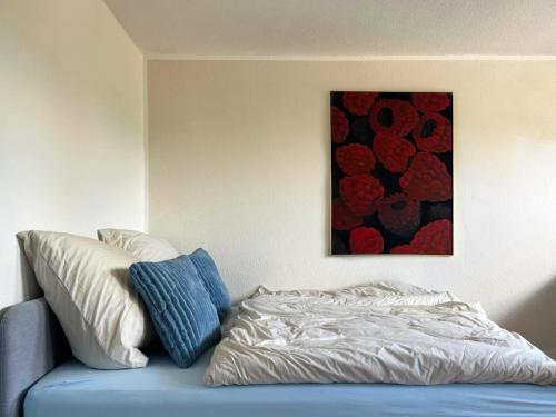 a blue couch in a room with a painting on the wall at Stadtquartier Soest in Soest