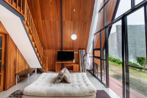 an open living room with a couch and a tv at Villa Platinum 2 in Banjarnegara