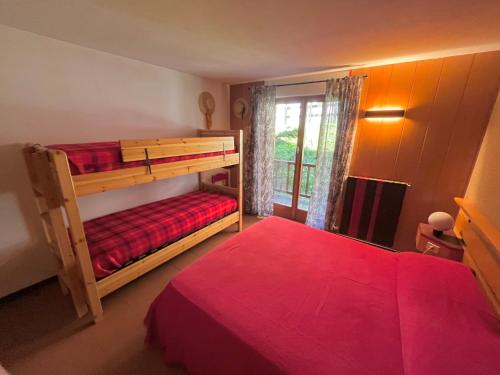 a bedroom with two bunk beds and a red bed at Monterosa Paradise in Gressoney-la-Trinité