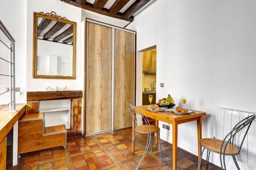BnBNova - Charming Studio Near Notre - Dame & Marais