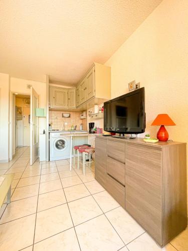 Bright apartment with pool