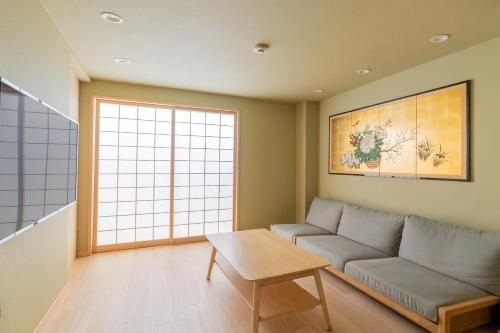 鶴Inn 花園町駅徒歩8分 難波 梅田へ直通 贅沢な和モダン一軒家 千叶居