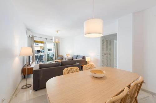 Apartment Overlooking the Beach photo 26