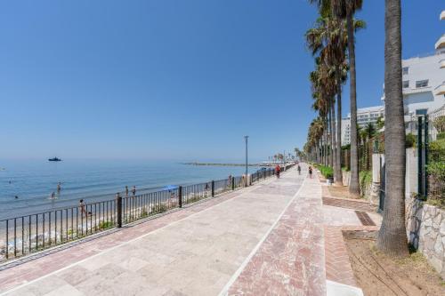 Apartment Overlooking the Beach photo 34