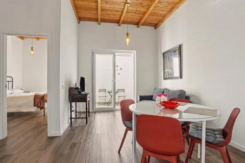 a dining room and living room with a table and chairs at Casa Albano 3 in Caldas da Rainha