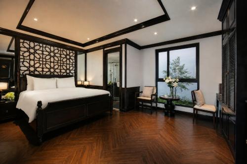 MAY DE VILLE Crown Hotel — Garden view