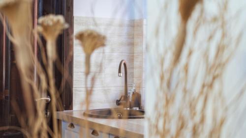 a bathroom with a sink and a mirror at Casa Om Bun in Beclean