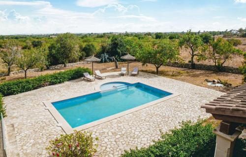 an outdoor swimming pool in a yard with trees at Sa Tanqueta De Calonge in Santanyi
