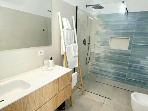a bathroom with a sink and a shower at Thai Boutique rooms in Peschici