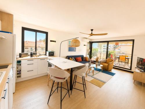 Home Riviera - One-Bedroom Apartment Near Beach
