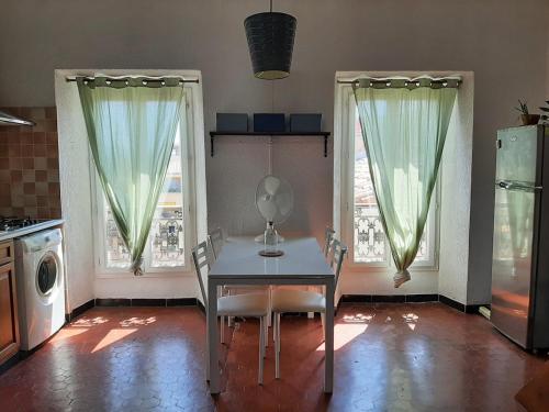 50m2 à 3 minutes à pied du Vieux-Port, Vue dégagée sur les toits