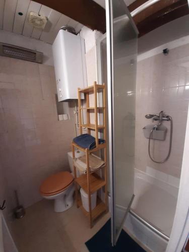 50m2 à 3 minutes à pied du Vieux-Port, Vue dégagée sur les toits