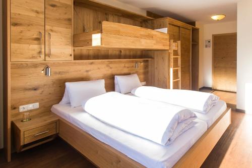Postel nebo postele na pokoji v ubytování Aparthotel Hohe Brücke