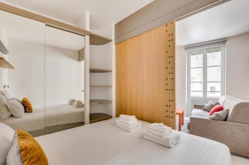 Pick A Flat's Apartment in Île de la Cité - Rue Chanoinesse