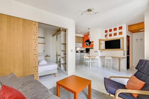 Pick A Flat's Apartment in Île de la Cité - Rue Chanoinesse