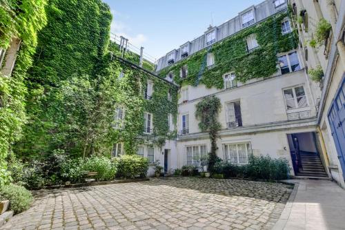 Pick A Flat's Apartment in Île de la Cité - Rue Chanoinesse