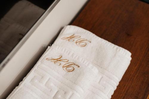 a white napkin with handwriting on it next to a mirror at Dream Home Modern 2BR Apartment Turda Free Parking Near Salina Turda in Turda