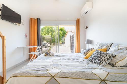 a bedroom with a large bed with a window at Chambres D'hotes Le Cocon De Lily in Saint-Avit
