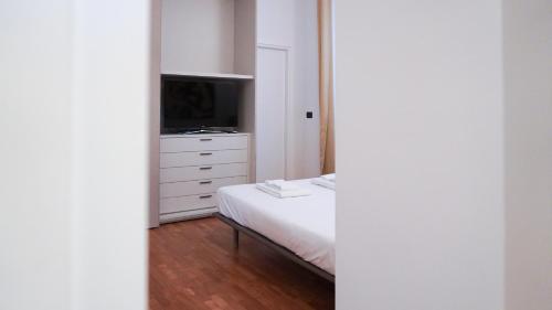 PRESTIGE BOUTIQUE HOMES - Piazza Duomo Exclusive Family Apartment photo 16