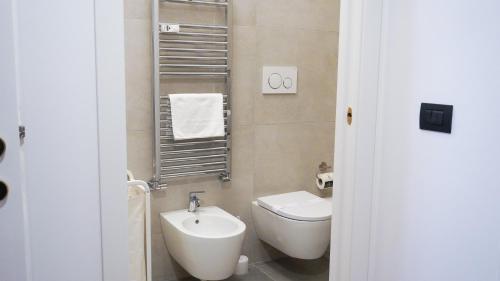 PRESTIGE BOUTIQUE HOMES - Piazza Duomo Exclusive Family Apartment photo 25