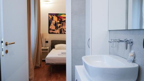 PRESTIGE BOUTIQUE HOMES - Piazza Duomo Exclusive Family Apartment photo 15