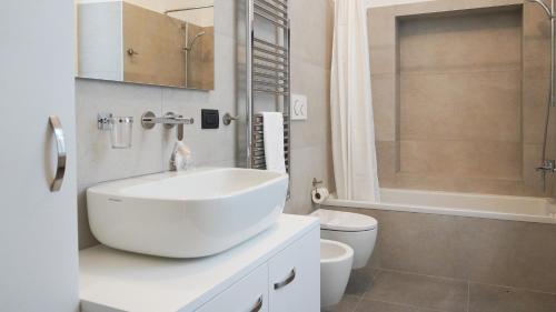 PRESTIGE BOUTIQUE HOMES - Piazza Duomo Exclusive Family Apartment photo 9