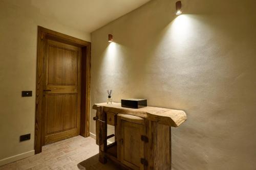 a room with a counter with two lights on the wall at Erta Terra Hotel in Mazzolla