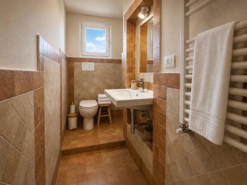 a bathroom with a sink and a toilet at Capozucca Home in Città della Pieve