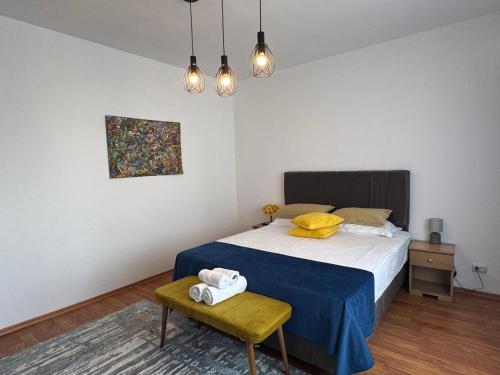 a bedroom with a bed and a table with towels on it at Dream City Center in Piteşti